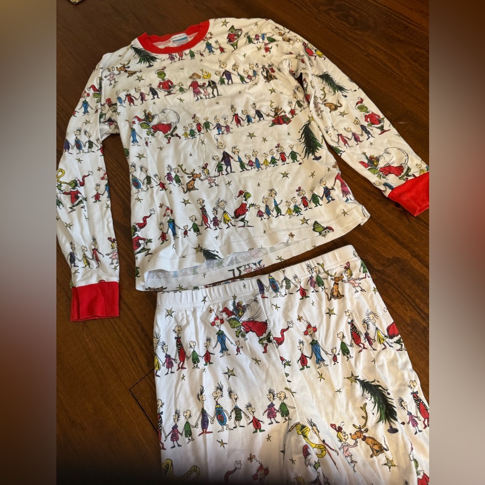 Pottery Barn Kids Holiday Pajama Set - Red and White Dr. Suess The Grinch EUC